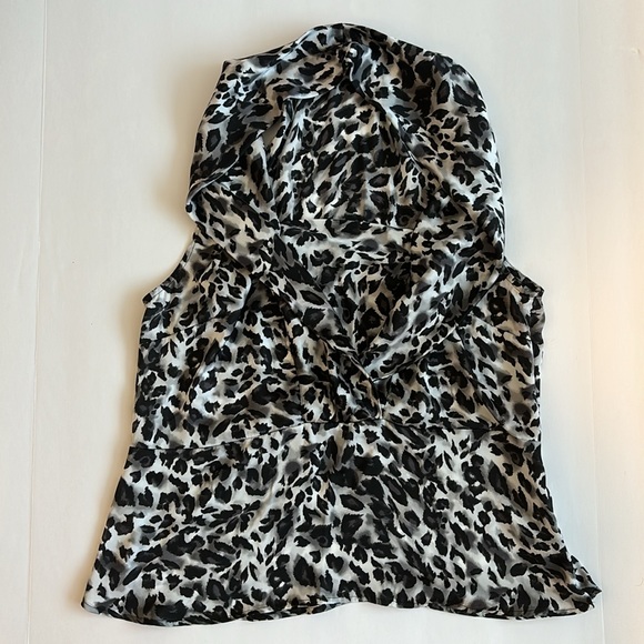 Violet & Claire Black and White Animal Print sleeveless top Size Large - Picture 2 of 6